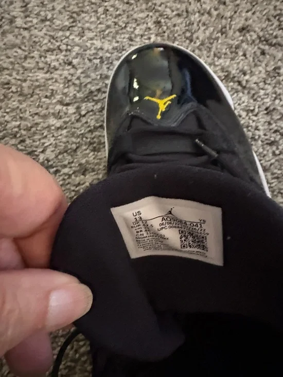 Jordan Max Aura Black and Gold High-Top Basketball Shoes - Picture 2 of 5